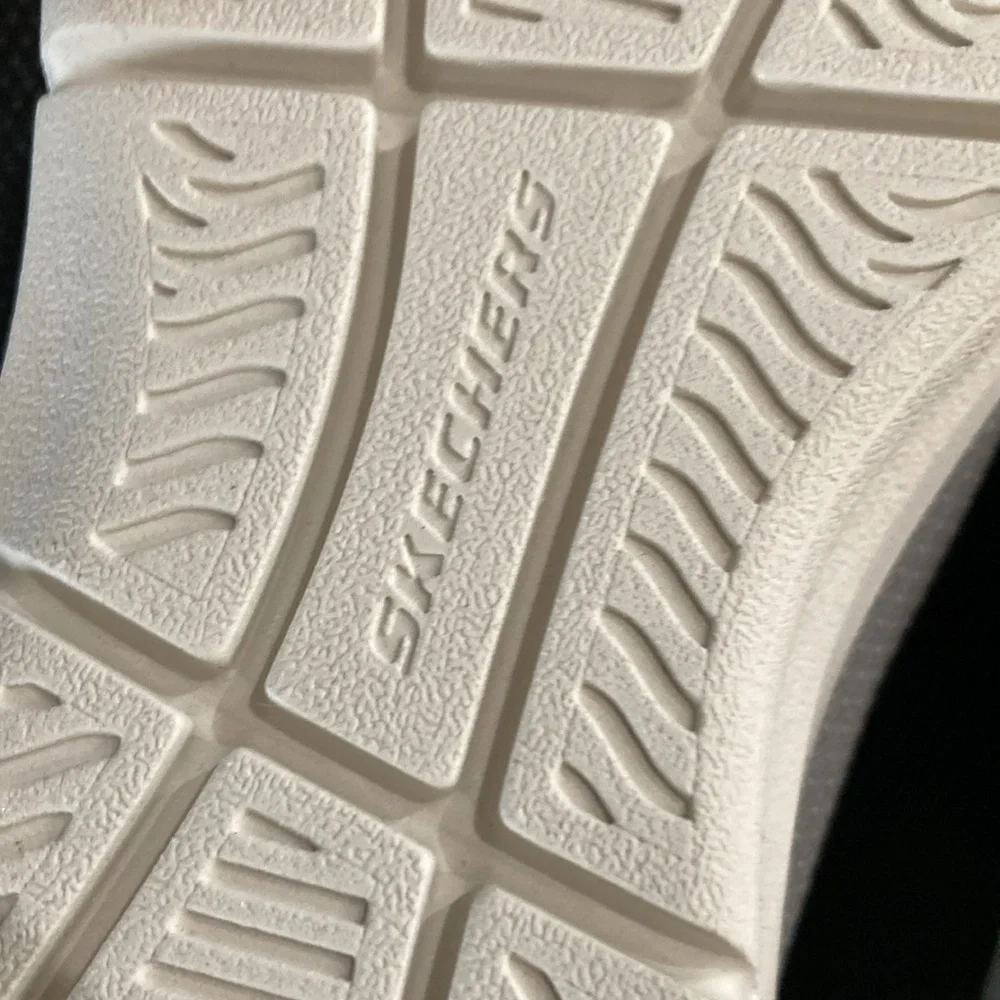 Brand New Skechers - Picture 7 of 13